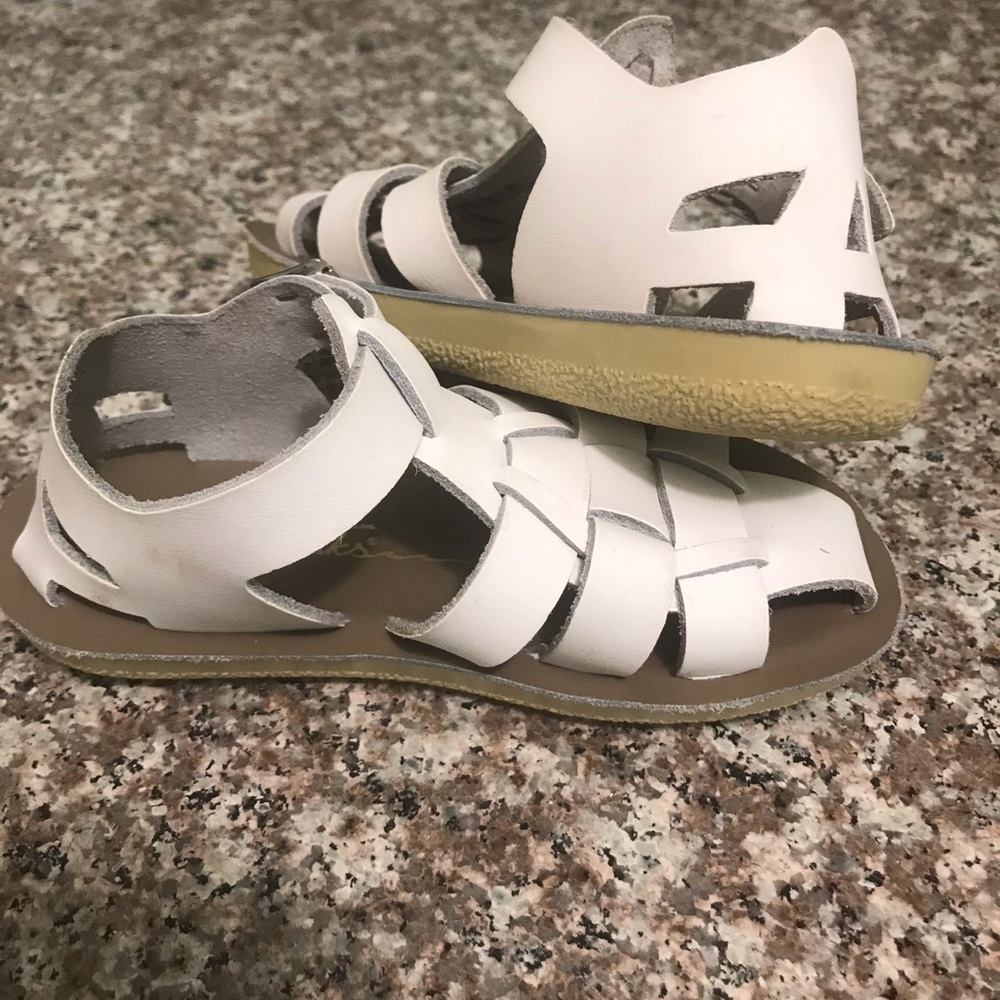 Salt Water Sandals  
Shoe Sharks sandalia.